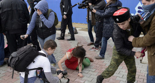 A brawl between Cossaks and Pussy Riot band. Photo by Mikhail Mordasov, Yugopolis.