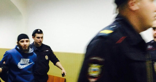 Law enforcers lead Zaur Dadaev through the corridor of the Basmanny District Court of Moscow. May 2015. Photo by Yulia Buslavskaya for the ‘Caucasian Knot’. Law enforcers lead Zaur Dadaev through the corridor of the Basmanny District Court of Moscow. May 2015. Photo by Yulia Buslavskaya for the ‘Caucasian Knot’.