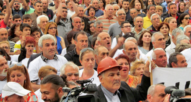 Participants of the protest action against the rise in electricity tariffs, Yerevan, May 27, 2015. Photo by Armine Martirosya for the ‘Caucasian Knot’.
