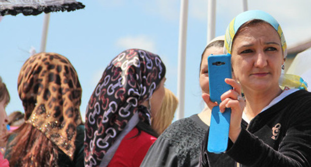 Grozny residents. Photo by Magomed Magomedov for the "Caucasian Knot" Grozny residents. Photo by Magomed Magomedov for the "Caucasian Knot"