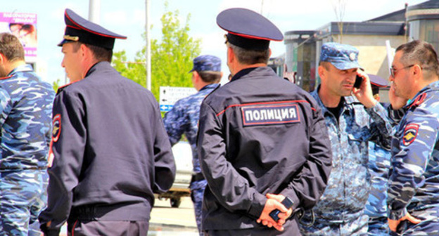 The law enforcers in Grozny. Photo by Magomed Magomedov for the "Caucasian Knot" The law enforcers in Grozny. Photo by Magomed Magomedov for the "Caucasian Knot"
