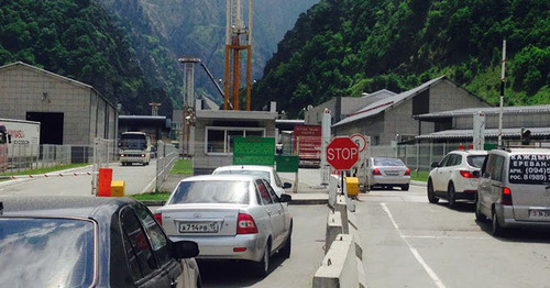 Border checkpoint "Verkhniy Lars". Photo by Magomed Magomedov for the ‘Caucasian Knot’. Border checkpoint "Verkhniy Lars". Photo by Magomed Magomedov for the ‘Caucasian Knot’.