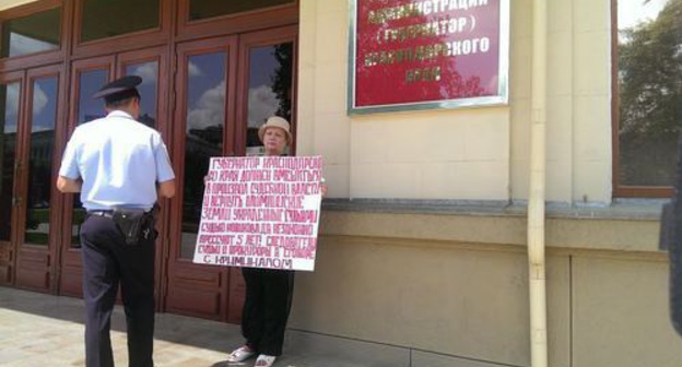 Tamara Novikova holds picket at the Administration of Krasnodar. Tamara Novikova holds picket at the Administration of Krasnodar.