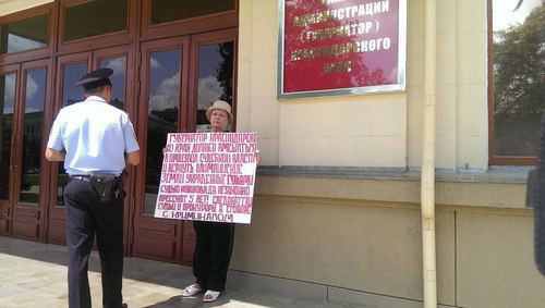 Tamara Novikova holds picket at the Administration of Krasnodar. Tamara Novikova holds picket at the Administration of Krasnodar.