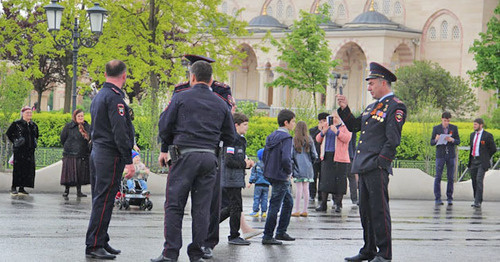 Police officers in Grozny. Photo by Magomed Magomedov for the ‘Caucasian Knot’. Police officers in Grozny. Photo by Magomed Magomedov for the ‘Caucasian Knot’.