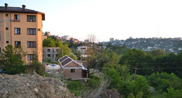Houses in the village of Sobolevka without the centralized sewerage system. Photo by Svetlana Kravchenko for the "Caucasian Knot" Houses in the village of Sobolevka without the centralized sewerage system. Photo by Svetlana Kravchenko for the "Caucasian Knot"