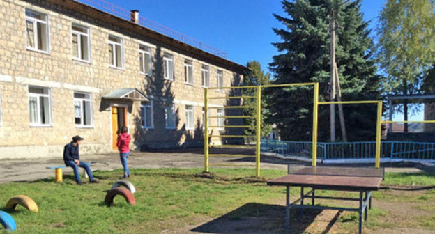 Boarding School No. 1, located in the village of Zayukovo. Photo http://zaykovointern.jimdo.com/%D1%84%D0%BE%D1%82%D0%BE%D0%B3%D0%B0%D0%BB%D0%B5%D1%80%D0%B5%D1%8F/ Boarding School No. 1, located in the village of Zayukovo. Photo http://zaykovointern.jimdo.com/%D1%84%D0%BE%D1%82%D0%BE%D0%B3%D0%B0%D0%BB%D0%B5%D1%80%D0%B5%D1%8F/