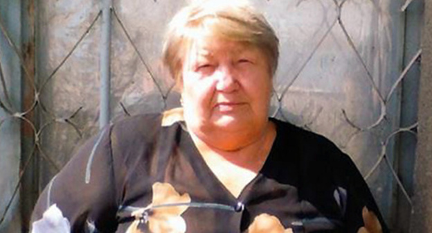 Lyudmila Bogatenkova near the building of the City Court of Budyonnovsk. May 19, 2015. Photo by Anna Mikhaylova Lyudmila Bogatenkova near the building of the City Court of Budyonnovsk. May 19, 2015. Photo by Anna Mikhaylova