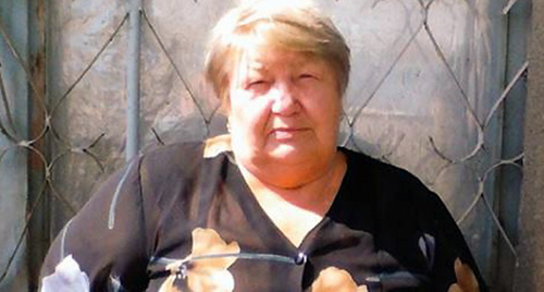 Lyudmila Bogatenkova near the building of the City Court of Budyonnovsk. May 19, 2015. Photo by Anna Mikhaylova