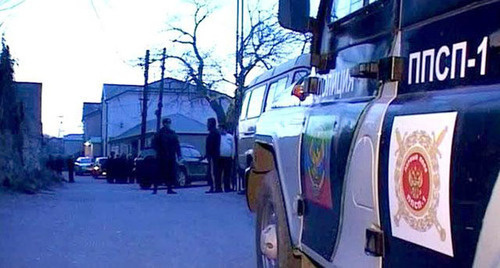 A Dagestani police car. Photo: http://aksakal.tv/usssr/skavkaz/9191-siloviki-rossii-blokirovali-zhiloy-dom-v-mahachkale-gde-vveden-rezhim-kto.html A Dagestani police car. Photo: http://aksakal.tv/usssr/skavkaz/9191-siloviki-rossii-blokirovali-zhiloy-dom-v-mahachkale-gde-vveden-rezhim-kto.html