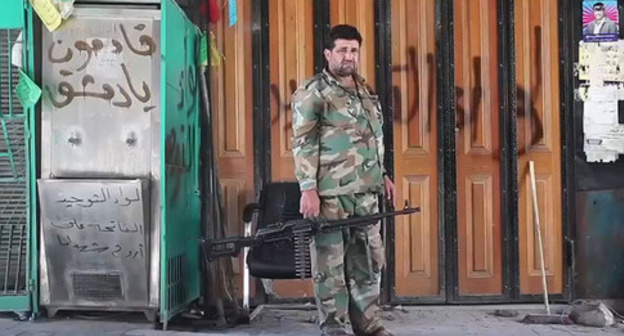 The soldier of the FSA (Free Syrian Army) in the street of Aleppo. Syria. Photo https://ru.wikipedia.org The soldier of the FSA (Free Syrian Army) in the street of Aleppo. Syria. Photo https://ru.wikipedia.org