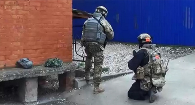 The special operation in Khasavyurt . Photo: http://nac.gov.ru/nakmessage/2015/04/02/v-khasavyurte-neitralizovan-glavar-kizlyarskoi-bandgruppy.html The special operation in Khasavyurt . Photo: http://nac.gov.ru/nakmessage/2015/04/02/v-khasavyurte-neitralizovan-glavar-kizlyarskoi-bandgruppy.html