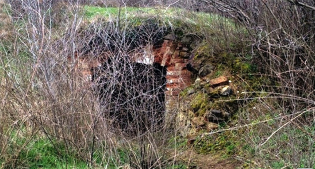 A hideout with weapons found in the outskirts of one of the settlements in Buynaksk District. Photo: http://nac.gov.ru/nakmessage/2015/03/19/v-buinakskom-raione-dagestana-unichtozhen-tainik-s-oruzhiem-i-boepripasami.html A hideout with weapons found in the outskirts of one of the settlements in Buynaksk District. Photo: http://nac.gov.ru/nakmessage/2015/03/19/v-buinakskom-raione-dagestana-unichtozhen-tainik-s-oruzhiem-i-boepripasami.html