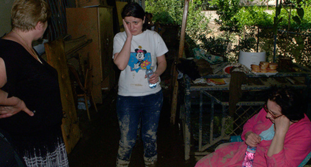 The Dzadzamiya family suffered from the flooding. Photo by Beslan Kmuzov for the "Caucasian Knot" The Dzadzamiya family suffered from the flooding. Photo by Beslan Kmuzov for the "Caucasian Knot"
