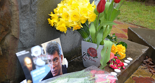 Flowers in the mourning ceremony for Boris Nemtsov in Sochi, March 2015. Photo by Svetlana Kravchenko for the "Caucasian Knot" Flowers in the mourning ceremony for Boris Nemtsov in Sochi, March 2015. Photo by Svetlana Kravchenko for the "Caucasian Knot"
