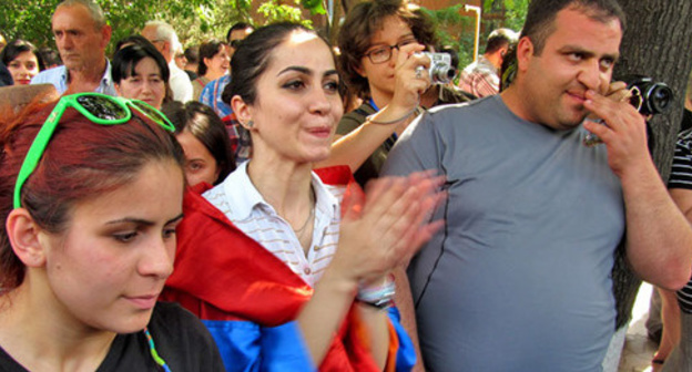 Protesters against hike in electricity prices, Yerevan, June 24, 2015. Photo by Tigran Petrosyan for the ‘Caucasian Knot’. Protesters against hike in electricity prices, Yerevan, June 24, 2015. Photo by Tigran Petrosyan for the ‘Caucasian Knot’.