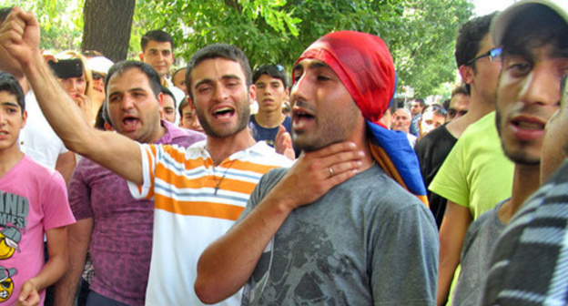 The participants of the protest action against the increase of electricity tariff. Yerevan, June 24, 2015. Photo by Tigran Petrosyan for the "Caucasian Knot" The participants of the protest action against the increase of electricity tariff. Yerevan, June 24, 2015. Photo by Tigran Petrosyan for the "Caucasian Knot"
