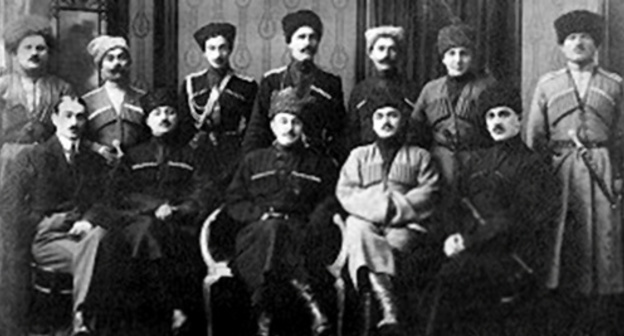 An archive photo - "Leaders of the Mountain Republic". Photo: http://www.sknews.ru/rubriki/society/68880-v-chechnu-privezli-unikalnyje-dokumenty-iz-francii.html An archive photo - "Leaders of the Mountain Republic". Photo: http://www.sknews.ru/rubriki/society/68880-v-chechnu-privezli-unikalnyje-dokumenty-iz-francii.html