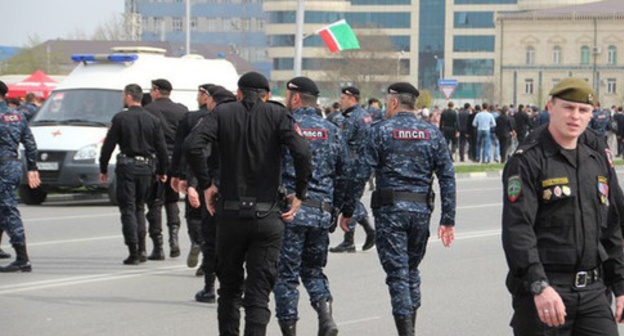 The law enforcers. Grozny. Photo by Magomed Magomedov for the "Caucasian Knot" The law enforcers. Grozny. Photo by Magomed Magomedov for the "Caucasian Knot"
