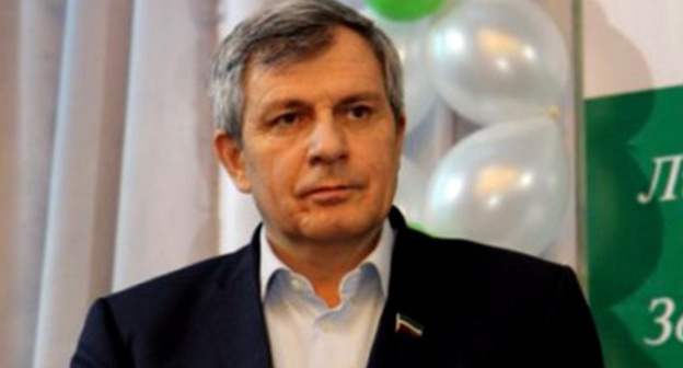 Dukuvakha Abdurakhmanov. Photo: http://svopi.ru/obsh/49542-ushel-iz-zhizni-predsedatel-chechenskogo-parlamenta-dukuvaha-abdurahmanov.html Dukuvakha Abdurakhmanov. Photo: http://svopi.ru/obsh/49542-ushel-iz-zhizni-predsedatel-chechenskogo-parlamenta-dukuvaha-abdurahmanov.html