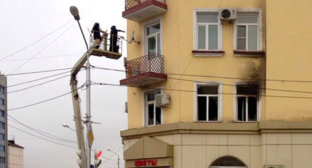 The fire in the flat where the office of the Joint Mobile Group (JMG) is located. Grozny, December 15, 2014. Photo by Akhmed Aldebirov for the "Caucasian Knot" The fire in the flat where the office of the Joint Mobile Group (JMG) is located. Grozny, December 15, 2014. Photo by Akhmed Aldebirov for the "Caucasian Knot"