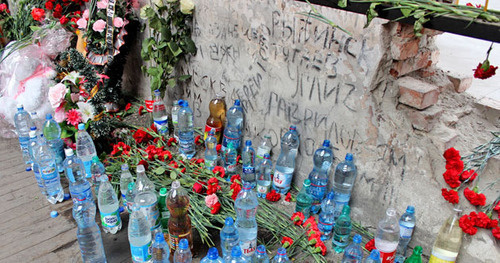 Bottles with water and flowers in the school No. 1 gym. Beslan, September 3, 2015. Photo by Emma Marzoeva for the "Caucasian Knot" Bottles with water and flowers in the school No. 1 gym. Beslan, September 3, 2015. Photo by Emma Marzoeva for the "Caucasian Knot"