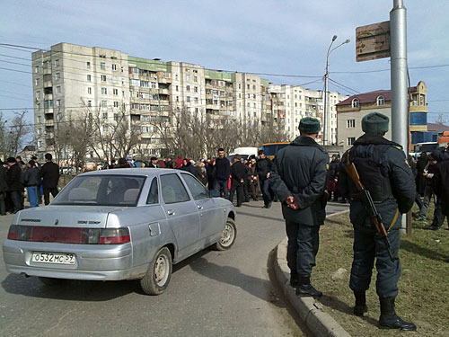 Dagestan, Makhachkala. The prospect blocked by inhabitants of neighbouring multistoried buildings who protest against regular power and water outage. February 16, 2010. Photo by the "Caucasian Knot" Dagestan, Makhachkala. The prospect blocked by inhabitants of neighbouring multistoried buildings who protest against regular power and water outage. February 16, 2010. Photo by the "Caucasian Knot"