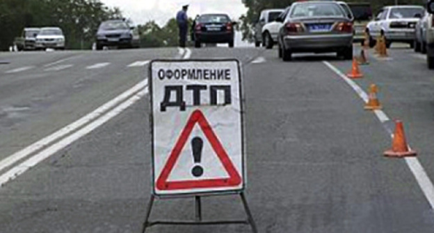 Traffic accident on the highway. Photo: http://skfo.ru/news/2012/10/12/V_dorojnoy_avarii_vChechne_1chelovek_pogib_i_3gospitalizirovany/ Traffic accident on the highway. Photo: http://skfo.ru/news/2012/10/12/V_dorojnoy_avarii_vChechne_1chelovek_pogib_i_3gospitalizirovany/