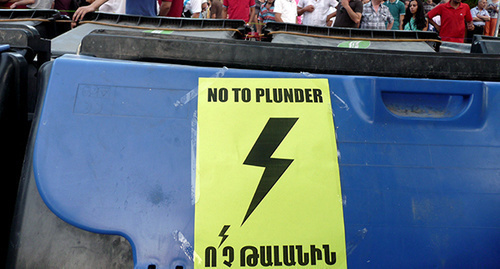 ‘No to robbery!’ banner at the protest action against hike in electricity prices in Armenia, Yerevan, July 1, 2015. Photo by Armine Martirosyan for the ‘Caucasian Knot’. ‘No to robbery!’ banner at the protest action against hike in electricity prices in Armenia, Yerevan, July 1, 2015. Photo by Armine Martirosyan for the ‘Caucasian Knot’.