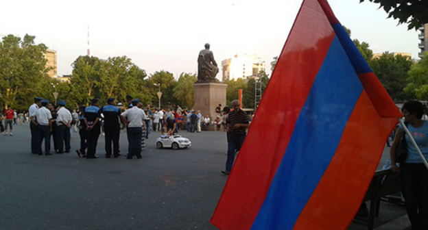 Freedom Square, Yerevan, July 7, 2015. Photo by Armine Martirosyan for the ‘Caucasian Knot’. Freedom Square, Yerevan, July 7, 2015. Photo by Armine Martirosyan for the ‘Caucasian Knot’.