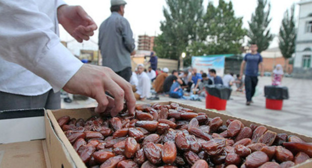 Dates, a popular fast-breaking meal. Photo by Ruslan Alibekov for the "Caucasian Knot" Dates, a popular fast-breaking meal. Photo by Ruslan Alibekov for the "Caucasian Knot"
