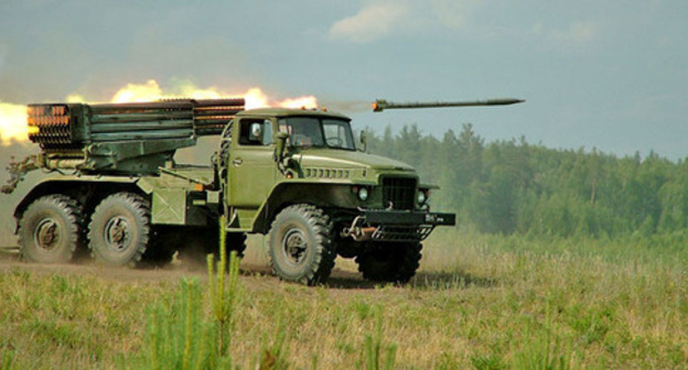 Firing from the jet system of volley fire. Phot: Yuri Kuchinsky https://ru.wikipedia.org Firing from the jet system of volley fire. Phot: Yuri Kuchinsky https://ru.wikipedia.org
