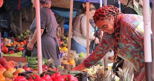 The central market “Berkat” in Grozny on the eve of of Eid ul-Fitr (Uraza-Bayram) celebration. July 16, 2015. Photo by Magomed Magomedov for the "Caucasian Knot" The central market “Berkat” in Grozny on the eve of of Eid ul-Fitr (Uraza-Bayram) celebration. July 16, 2015. Photo by Magomed Magomedov for the "Caucasian Knot"