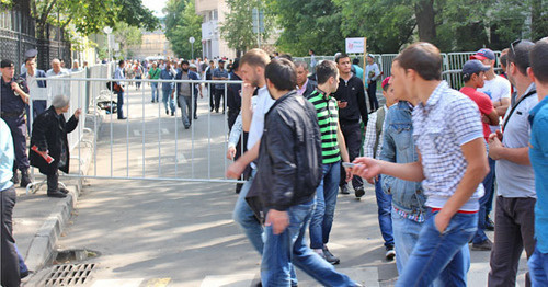Believers in the streets of Moscow celebratiтп Eid al-Fitr. July 17, 2015. Photo by Murad Shikhakhmedov for the "Caucasian Knot" Believers in the streets of Moscow celebratiтп Eid al-Fitr. July 17, 2015. Photo by Murad Shikhakhmedov for the "Caucasian Knot"