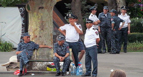 Policemen at the Freedom Square in Yerevan, July 7, 2015. Photo by Armine Martirosyan for the ‘Caucasian Knot’. Policemen at the Freedom Square in Yerevan, July 7, 2015. Photo by Armine Martirosyan for the ‘Caucasian Knot’.
