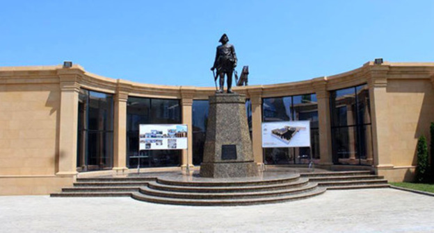Peter the Great Statue in front of the museum complex in Derbent. July 24, 2015. Photo by Patimat Makhmudova for the "Caucasian Knot" Peter the Great Statue in front of the museum complex in Derbent. July 24, 2015. Photo by Patimat Makhmudova for the "Caucasian Knot"
