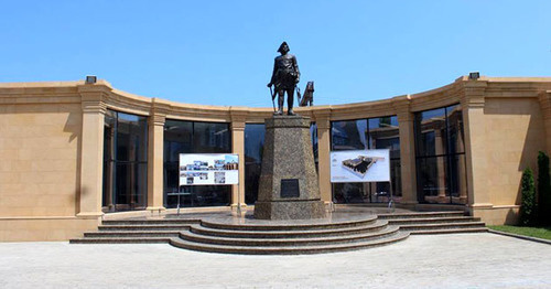 Peter the Great Statue in front of the museum complex in Derbent. July 24, 2015. Photo by Patimat Makhmudova for the "Caucasian Knot" Peter the Great Statue in front of the museum complex in Derbent. July 24, 2015. Photo by Patimat Makhmudova for the "Caucasian Knot"