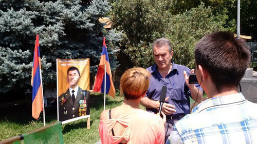 Gagik Sarukhanyan gives an interview in Freedom Square. Photo by Grigory Shvedov for the "Caucasian Knot" Gagik Sarukhanyan gives an interview in Freedom Square. Photo by Grigory Shvedov for the "Caucasian Knot"