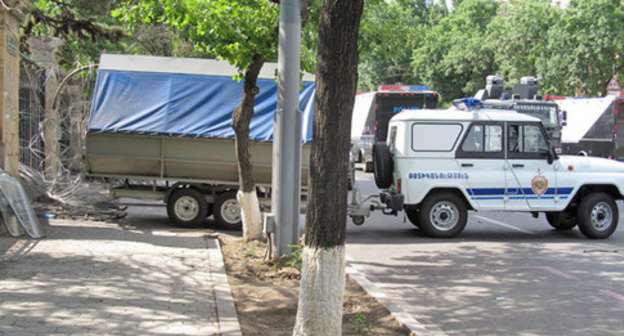 The police cars in the streets of Yerevan during the protest action against the increase of electricity tariff. July 2015. Photo by Tigran Petrosyan for the "Caucasian Knot"