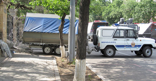 The police cars in the streets of Yerevan during the protest action against the increase of electricity tariff. July 2015. Photo by Tigran Petrosyan for the "Caucasian Knot"