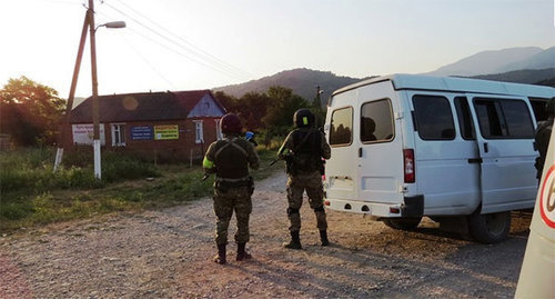 Law enforcers. Photo: http://nac.gov.ru/nakmessage/2015/08/04/v-ingushetii-neitralizovana-gruppa-iz-vosmi-boevikov-igil.html Law enforcers. Photo: http://nac.gov.ru/nakmessage/2015/08/04/v-ingushetii-neitralizovana-gruppa-iz-vosmi-boevikov-igil.html