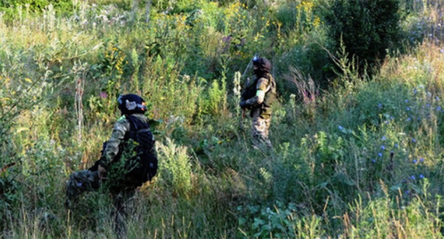Law enforcers conducting special operation. Photo: http://nac.gov.ru/nakmessage/2015/08/04/v-ingushetii-neitralizovana-gruppa-iz-vosmi-boevikov-igil.html Law enforcers conducting special operation. Photo: http://nac.gov.ru/nakmessage/2015/08/04/v-ingushetii-neitralizovana-gruppa-iz-vosmi-boevikov-igil.html