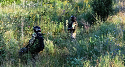 Law enforcers conducting special operation. Photo: http://nac.gov.ru/nakmessage/2015/08/04/v-ingushetii-neitralizovana-gruppa-iz-vosmi-boevikov-igil.html Law enforcers conducting special operation. Photo: http://nac.gov.ru/nakmessage/2015/08/04/v-ingushetii-neitralizovana-gruppa-iz-vosmi-boevikov-igil.html