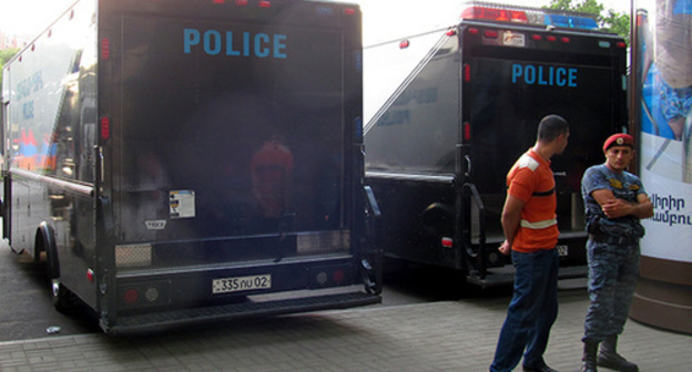Police cars near Freedom Square during pickets against the increase of electricity tariff, Yerevan, July 2015. Photo by Armine Martirosayn for the ‘Caucasian Knot’. Police cars near Freedom Square during pickets against the increase of electricity tariff, Yerevan, July 2015. Photo by Armine Martirosayn for the ‘Caucasian Knot’.