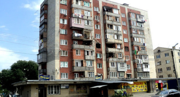 Multistorey apartment building in Musova street, 33, in Nalchik, where the special operation took place, July 6, 2015. Photo by Lyudmila Maratova for the ‘Caucasian Knot’. Multistorey apartment building in Musova street, 33, in Nalchik, where the special operation took place, July 6, 2015. Photo by Lyudmila Maratova for the ‘Caucasian Knot’.