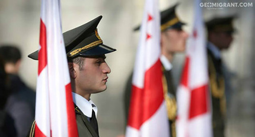 Serviceman under the flag of Georgia. Photo: http://www.geomigrant.com/2015/08/08/грузия-должна-объединиться-не-ценой-крови-а-ценой-любви-и-дружбы/ Serviceman under the flag of Georgia. Photo: http://www.geomigrant.com/2015/08/08/грузия-должна-объединиться-не-ценой-крови-а-ценой-любви-и-дружбы/