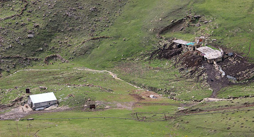 Sheep barn in the mountains. Photo by Magomed Magomedov for the ‘Caucasian Knot’. Sheep barn in the mountains. Photo by Magomed Magomedov for the ‘Caucasian Knot’.