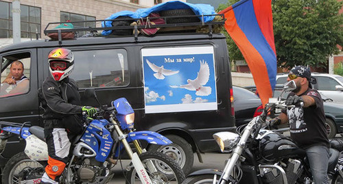 Participants of the motor rally "We are for peace!", August 8, 2015. Photo by Alvard Grigoryan for the 'Caucasian Knot'. Participants of the motor rally "We are for peace!", August 8, 2015. Photo by Alvard Grigoryan for the 'Caucasian Knot'.
