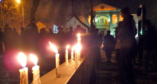 Candles lit up in memory of the Avetisyan family assassinated in Gyumri, Yerevan, January 14, 2015. Photo by Armine Martirosyan for the ‘Caucasian Knot’ Candles lit up in memory of the Avetisyan family assassinated in Gyumri, Yerevan, January 14, 2015. Photo by Armine Martirosyan for the ‘Caucasian Knot’