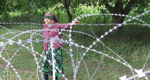 Barbed wire at the border of South Ossetia and Georgia. Photo by Edita Badasyan for the ‘Caucasian Knot’. Barbed wire at the border of South Ossetia and Georgia. Photo by Edita Badasyan for the ‘Caucasian Knot’.